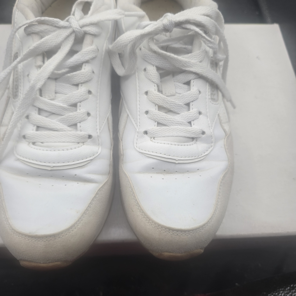 Reebok White Athletic Shoes
